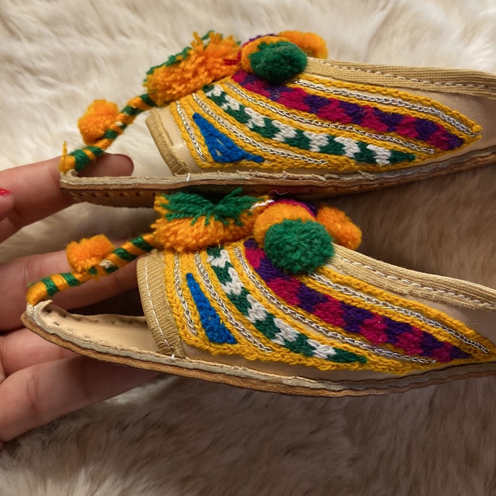 Pom Pom Embroidered Leather Indian Sandals - Picture 14 of 14